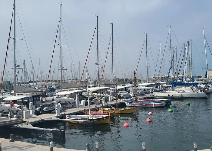 Adorable Petit Appartement Avec Magnifique Vue Sur Le Port De Canet