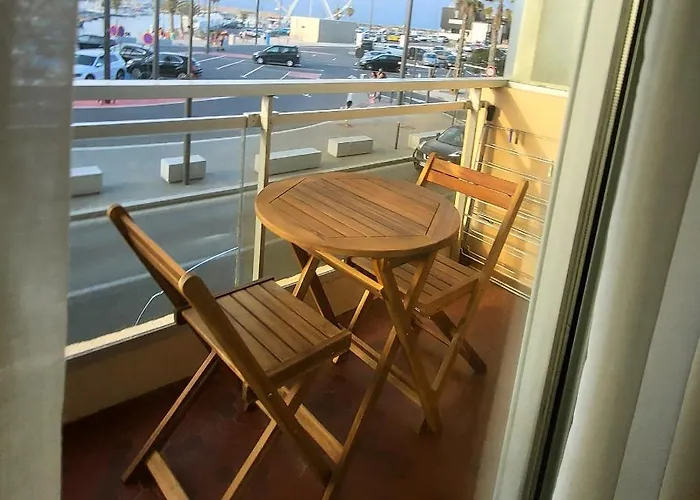 Adorable Petit Appartement Avec Magnifique Vue Sur Le Port De Canet